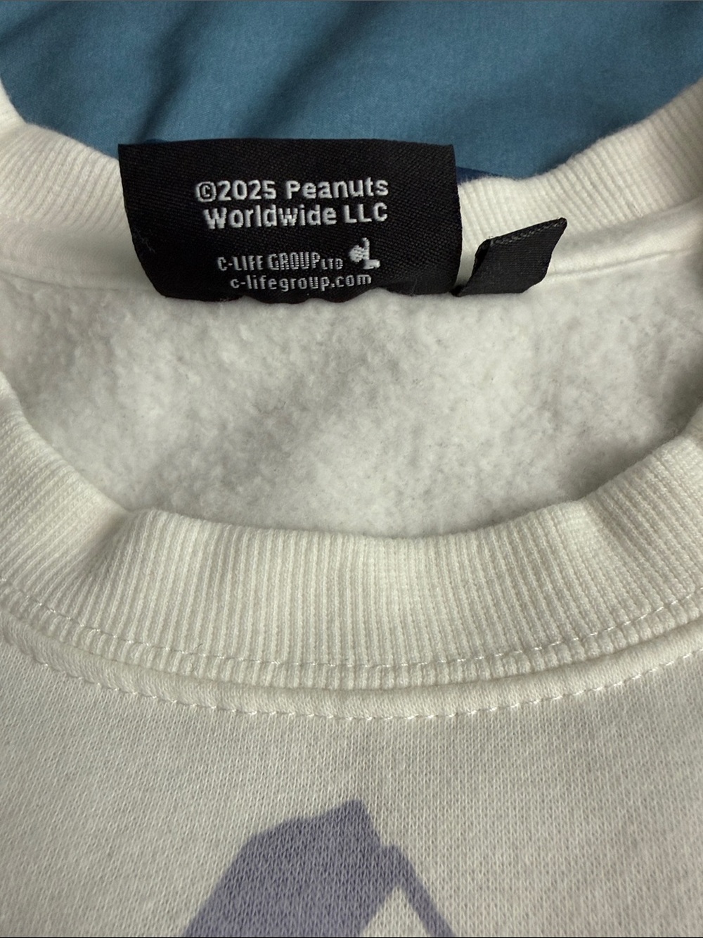 Peanuts x Aeropostale EUC crewneck soft microfleece sweater with raw hem - Picture 5 of 9